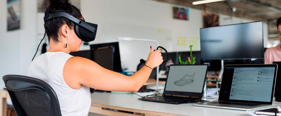 Woman wearing a virtual reality glasses