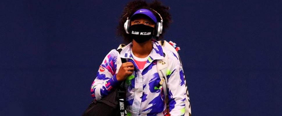 Naomi Osaka wearing a mask