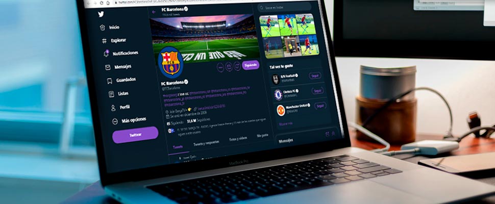 Computer with the view of the Twitter profile of FC Barcelona