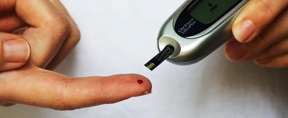 Person with diabetes testing device