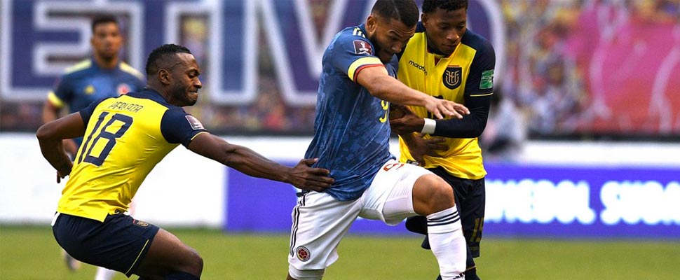 Players from the Colombian and Ecuadorian national teams during a game.