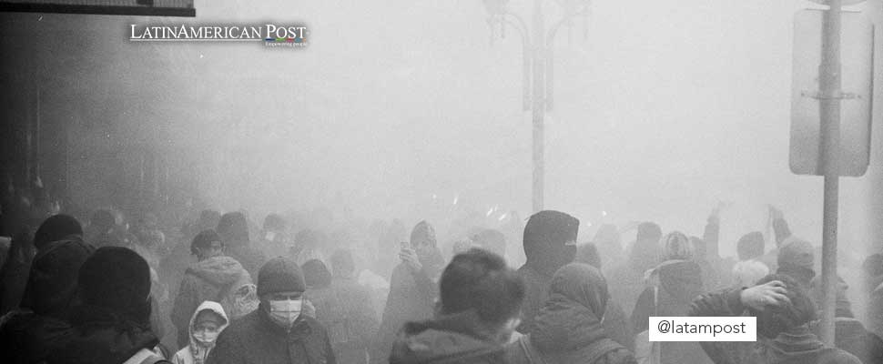 People on a smoggy street