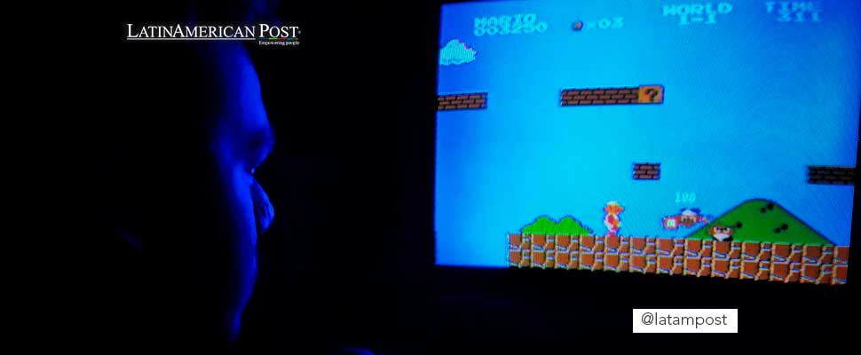 Person playing Super Mario Bros.