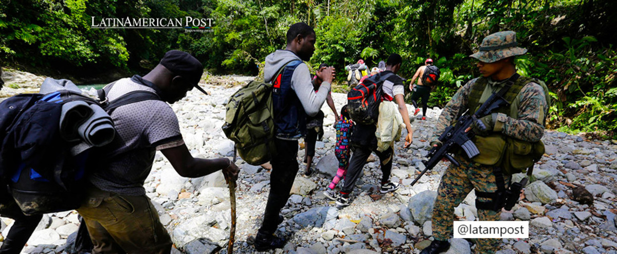 Migrants in the Cañas Blancas sector in Darién